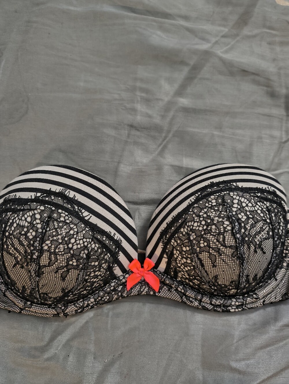Victoria’s Secret Very Sexy Strapless Bra 34B Black Lace Stripe Pinup